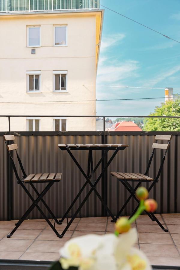 Beautiful 2-Bedroom Apartment Near Schoenbrunn เวียนนา ภายนอก รูปภาพ