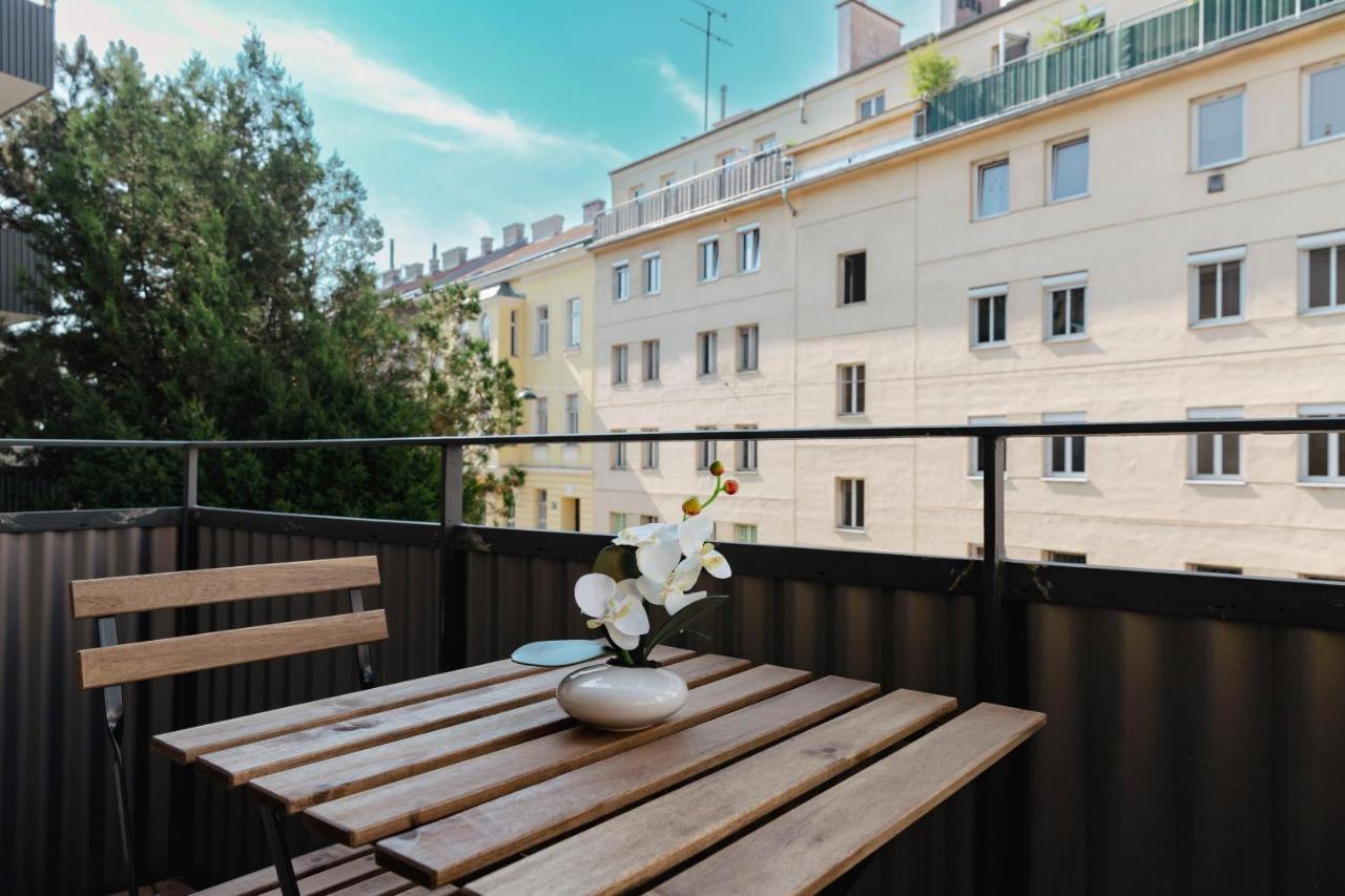 Beautiful 2-Bedroom Apartment Near Schoenbrunn เวียนนา ภายนอก รูปภาพ