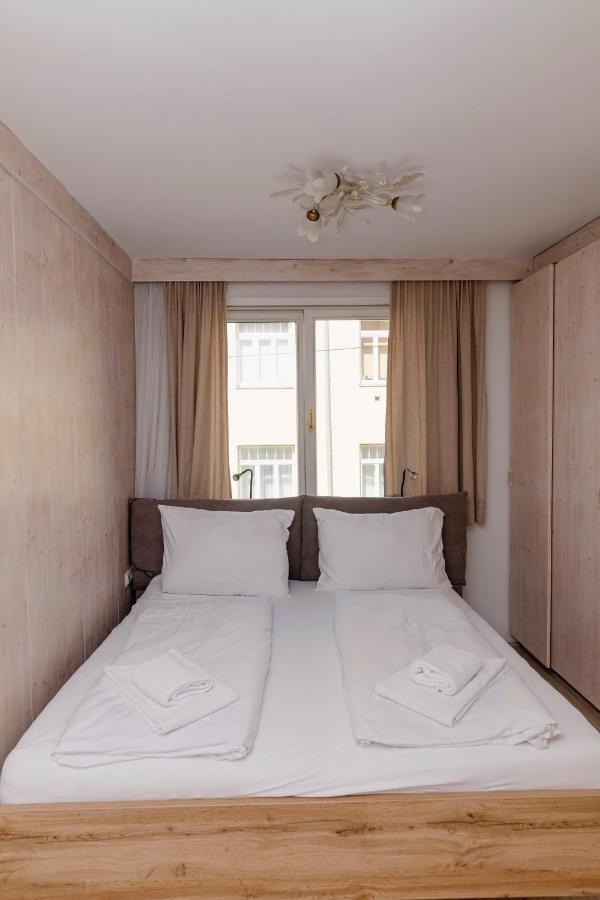 Beautiful 2-Bedroom Apartment Near Schoenbrunn เวียนนา ภายนอก รูปภาพ