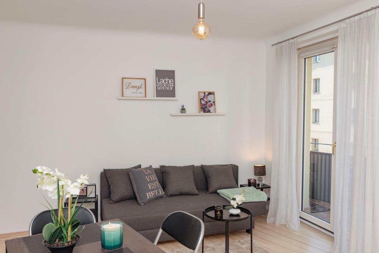 Beautiful 2-Bedroom Apartment Near Schoenbrunn เวียนนา ภายนอก รูปภาพ