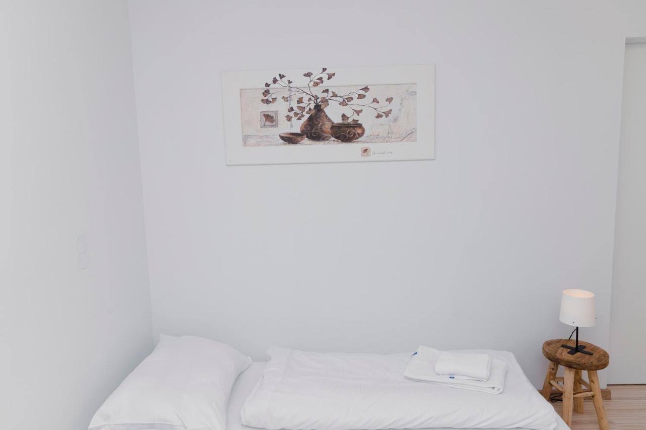 Beautiful 2-Bedroom Apartment Near Schoenbrunn เวียนนา ภายนอก รูปภาพ