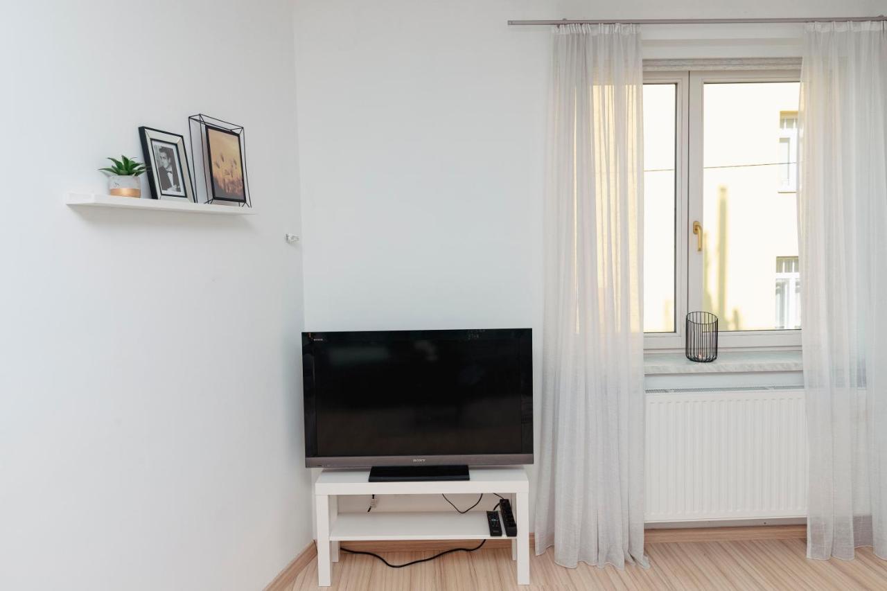 Beautiful 2-Bedroom Apartment Near Schoenbrunn เวียนนา ภายนอก รูปภาพ